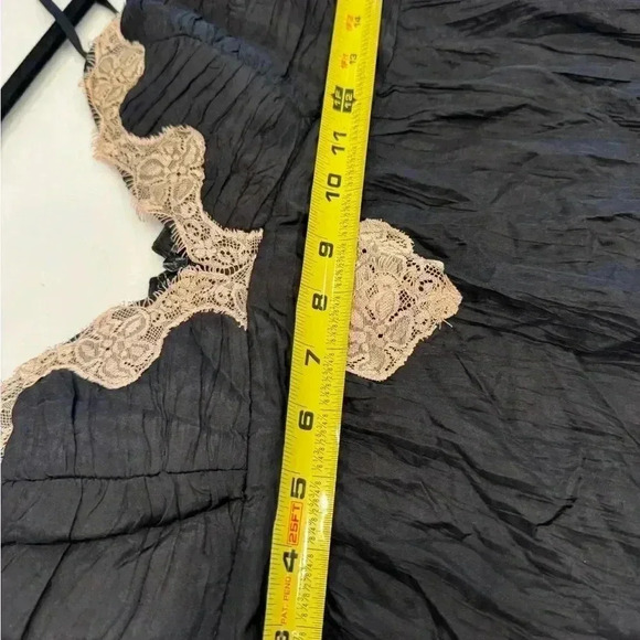 Peep studio 100% silk camisole black with cream lace adjustable straps Sz med - Picture 8 of 9